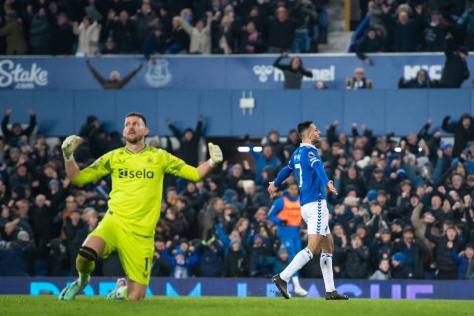 kok体育官方网址- 曼城官宣签约风云突变上海海港冲刺阶段单刀错失，媒体一致点评：清晨瓦伦西亚备战英超