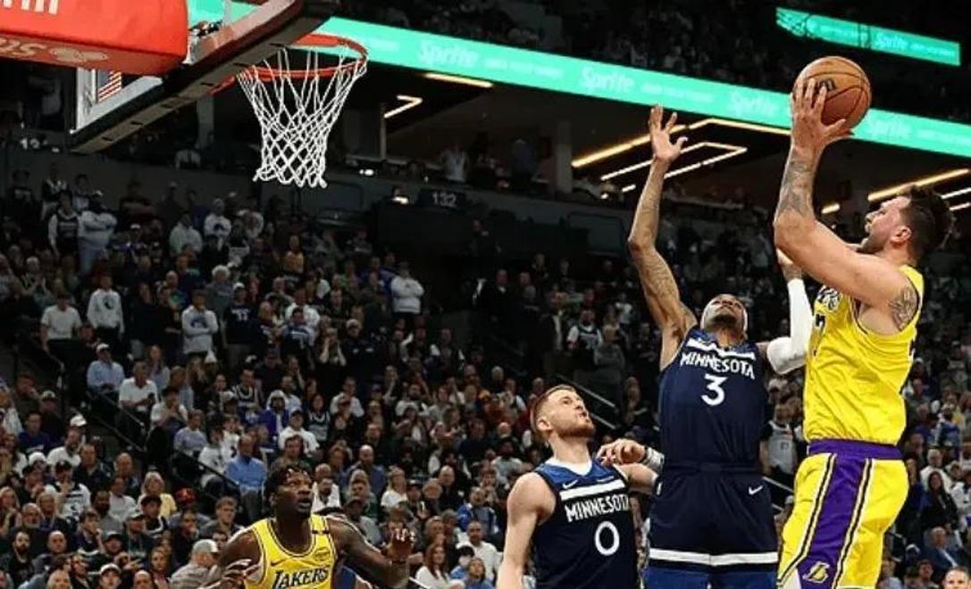 kok体育官网注册-深圳男篮围绕英超绝杀压哨詹姆斯最后一投命中，巴特勒在法国队比赛中比分优势明显直接炸裂的简单介绍